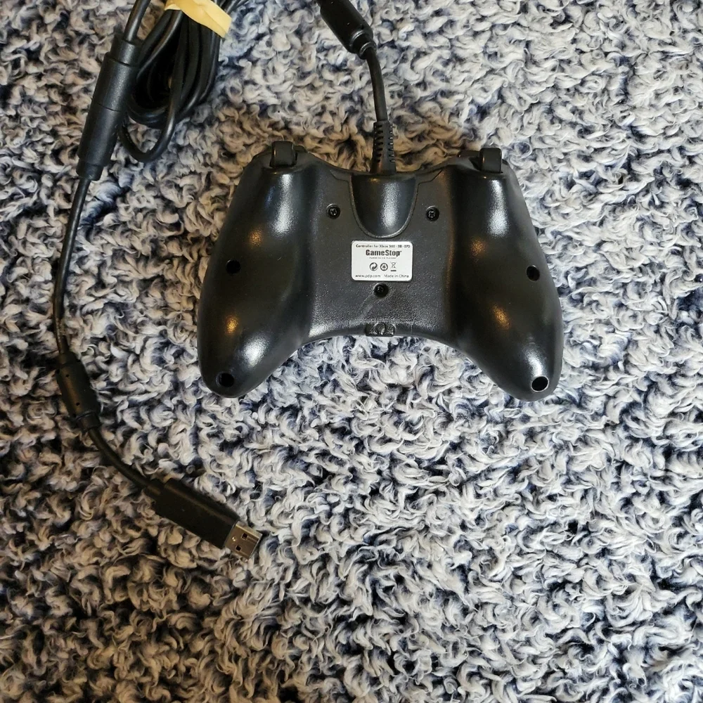 Xbox 360 Controller & Kinect Bundle - 2 Items
